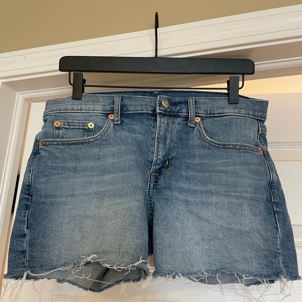 Gap 5” denim shorts, size 27/4 petite.